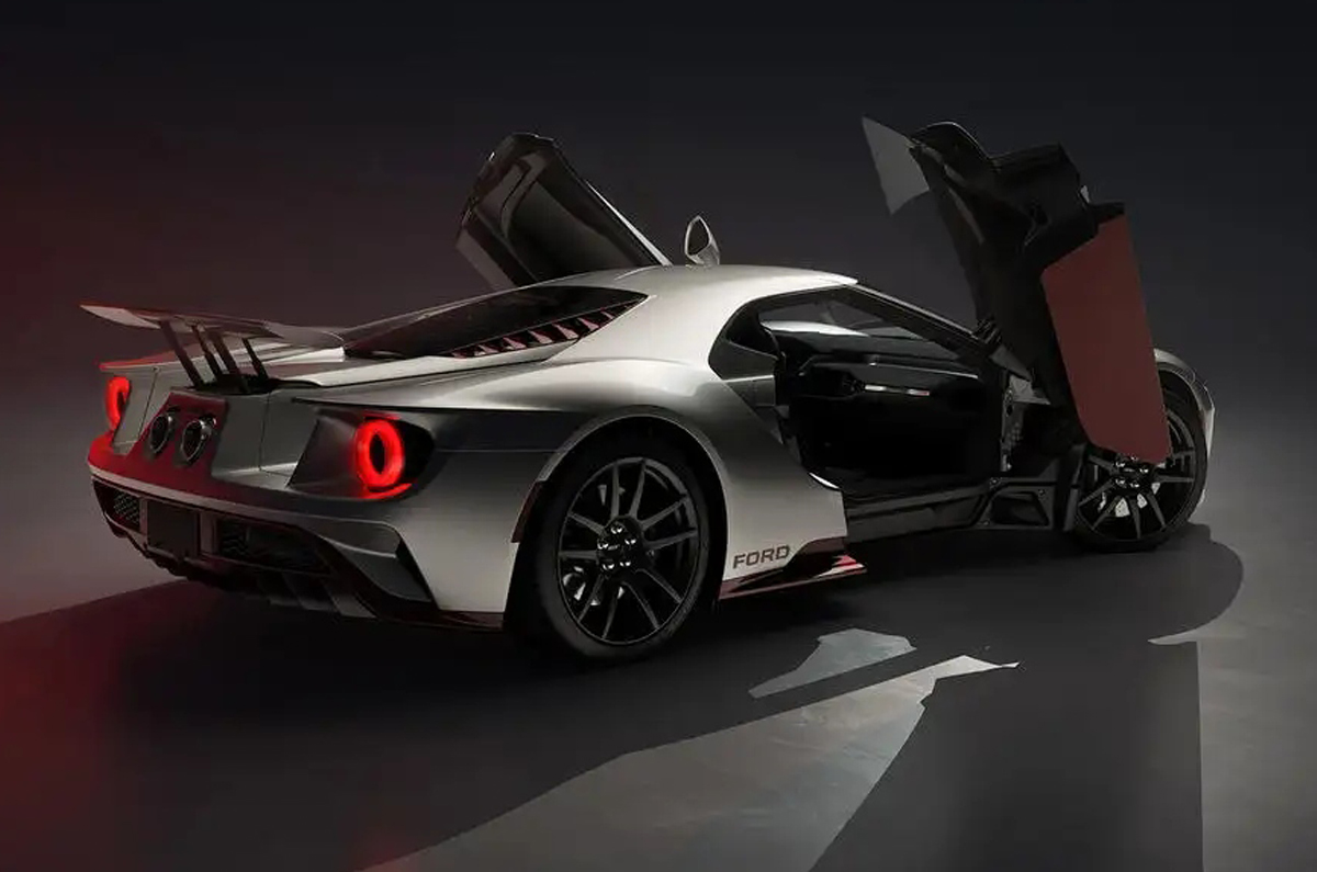 Ford GT LM Edition rear  quarter 